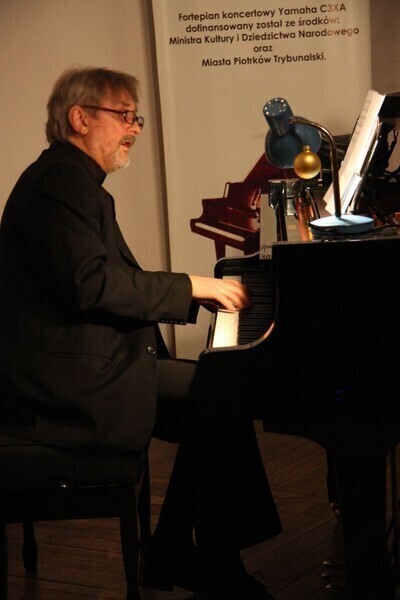 Zdjęcie 20: Mistrzowie jazzu kolędowali w piotrkowskim Muzeum