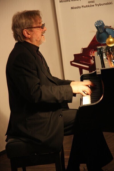 Zdjęcie 21: Mistrzowie jazzu kolędowali w piotrkowskim Muzeum