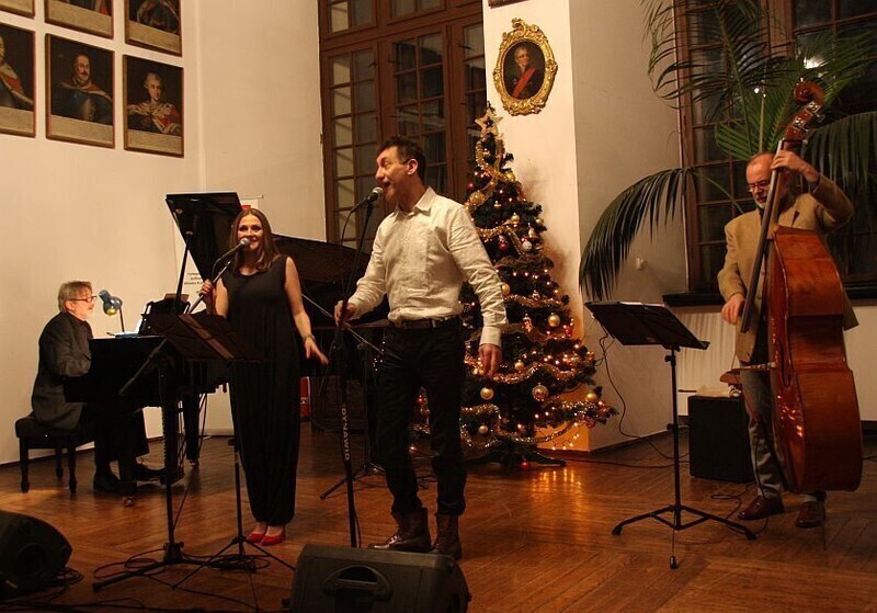 Zdjęcie 24: Mistrzowie jazzu kolędowali w piotrkowskim Muzeum