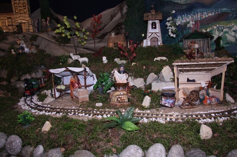 Zdjęcie 12: Szopkę kolejarzy można oglądać od Wigilii