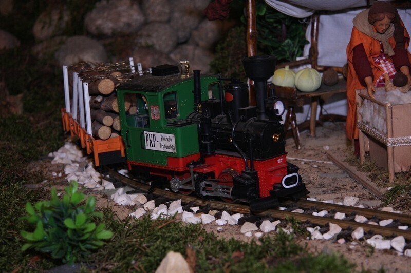 Zdjęcie 13: Szopkę kolejarzy można oglądać od Wigilii