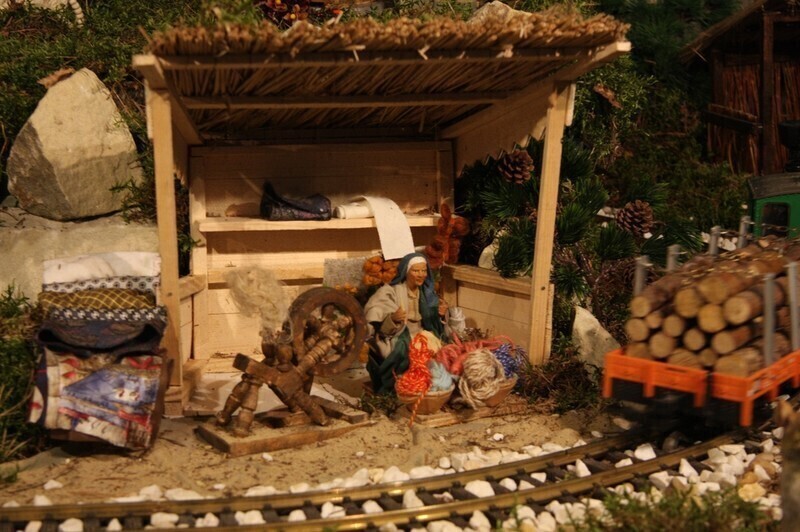 Zdjęcie 34: Szopkę kolejarzy można oglądać od Wigilii