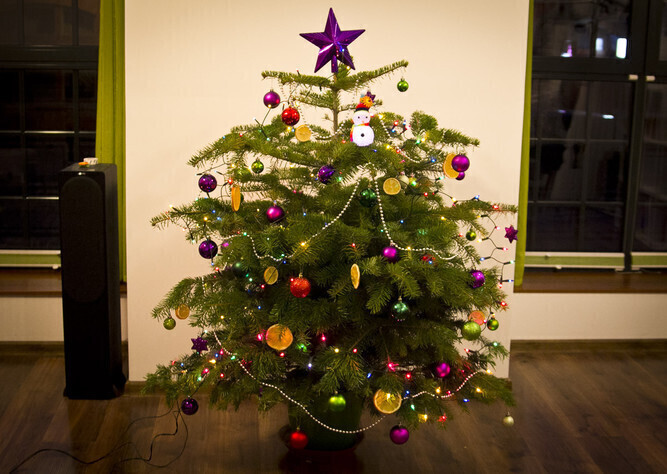 Kiedy przywędrowała do nas tradycja ubierania choinki