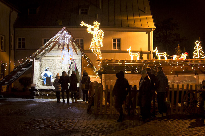 Zdjęcie 10: Żywa szopka przy klasztorze oo. Bernardynów