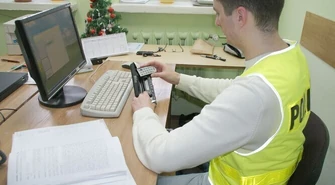 Okradali niezamknięte samochody