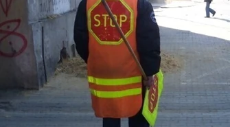 Pijany „Stopek” przeprowadzał dzieci przez ulicę