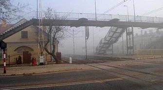 45-latek chciał skoczyć z kładki