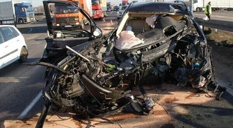 BMW uderzyło w sygnalizator &#8211; kierowca nie żyje