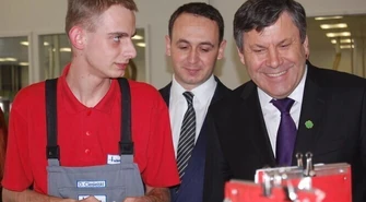 Wicepremier w zakładzie Haeringa