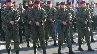 Mężczyźni i kobiety do wojska