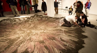 Bączek puszczony, Interakcje rozpoczęte