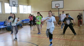 Tablica trafiła do gimnazjalistów z Piotrkowa