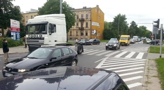 3 Maja/Kopernika: Focus uderzył w tira