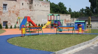 Plac zabaw czy cukierki na pikniku?