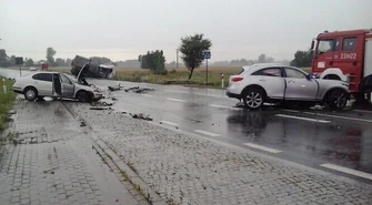 Osobówka zderzyła się z TIR-em, nie żyje mężczyzna