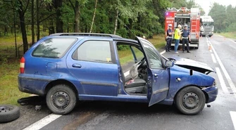 Osobówka zderzyła się z karetką pogotowia