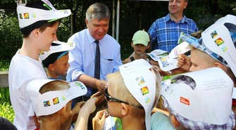 Marszałek odwiedził dzieci na szlaku &#8222;Kolorowej Lokomotywy&#8221; ŁDK