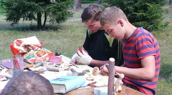 "Kolorowa lokomotywa" zawitała do harcerskiej stanicy