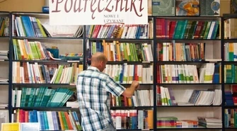 Kto powinien recenzować szkolne podręczniki? 