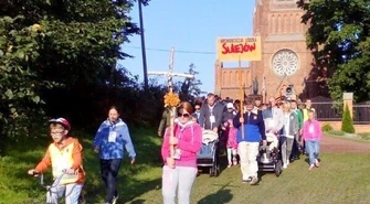 Pielgrzymi z Sulejowa wyruszyli na Jasną Górę 