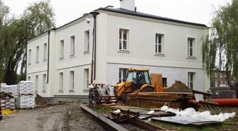 Remontują budynek po dawnej przychodni