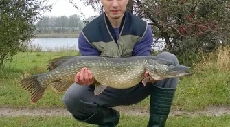 Ogromny szczupak z jeziora Bugaj