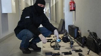 Nielegalnie handlowali bronią i amunicją