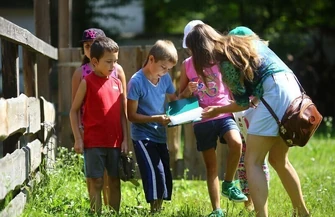 Marszałek odwiedził dzieci na szlaku Kolorowej Lokomotywy ŁDK