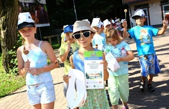 Marszałek odwiedził dzieci na szlaku Kolorowej Lokomotywy ŁDK