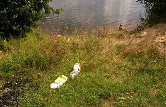 Śmierdzi kupą moczem i rozkładającymi się śmieciami