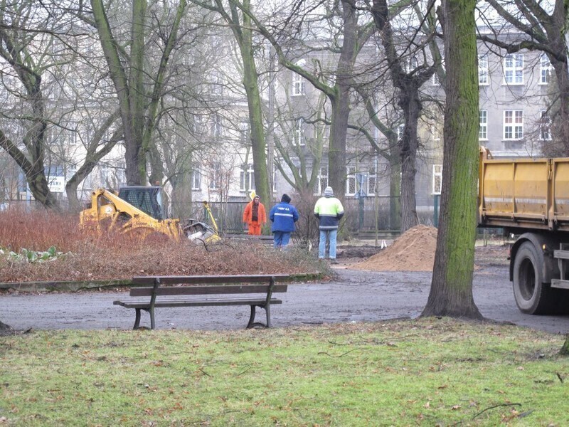 Zdjęcie 3: Trwają prace w parku Poniatowskiego 