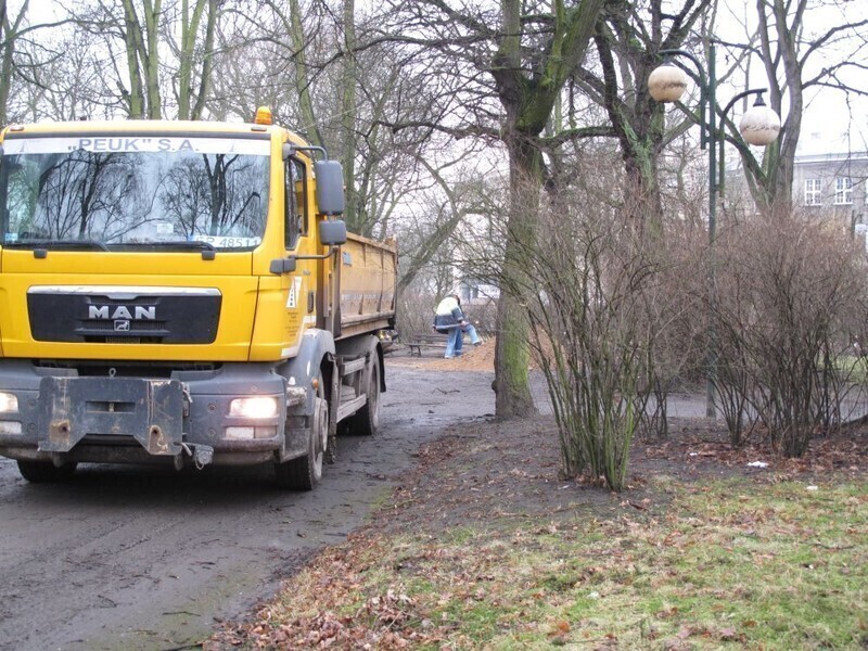 Zdjęcie 4: Trwają prace w parku Poniatowskiego 