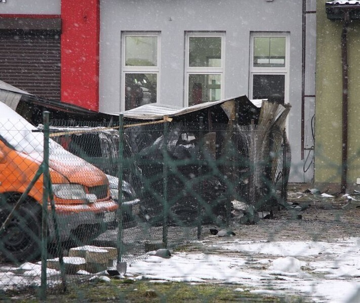 Zdjęcie 2: Pożar w warsztacie samochodowym (zdjęcia)