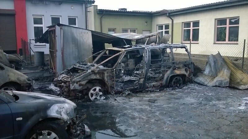 Zdjęcie 4: Pożar w warsztacie samochodowym (zdjęcia)