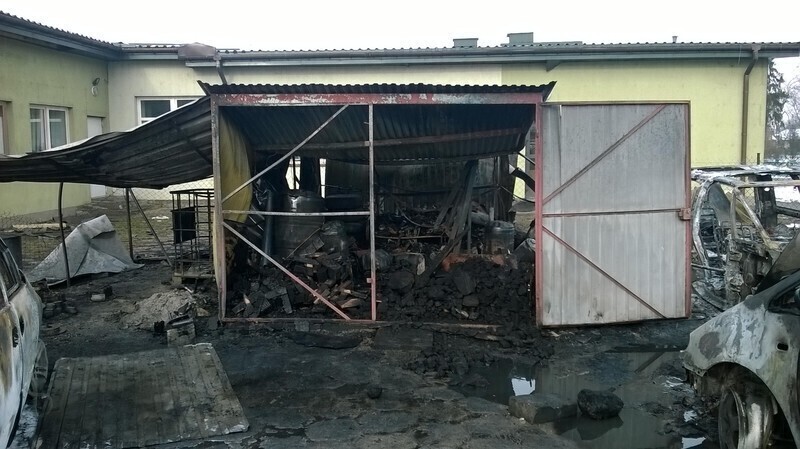 Zdjęcie 8: Pożar w warsztacie samochodowym (zdjęcia)
