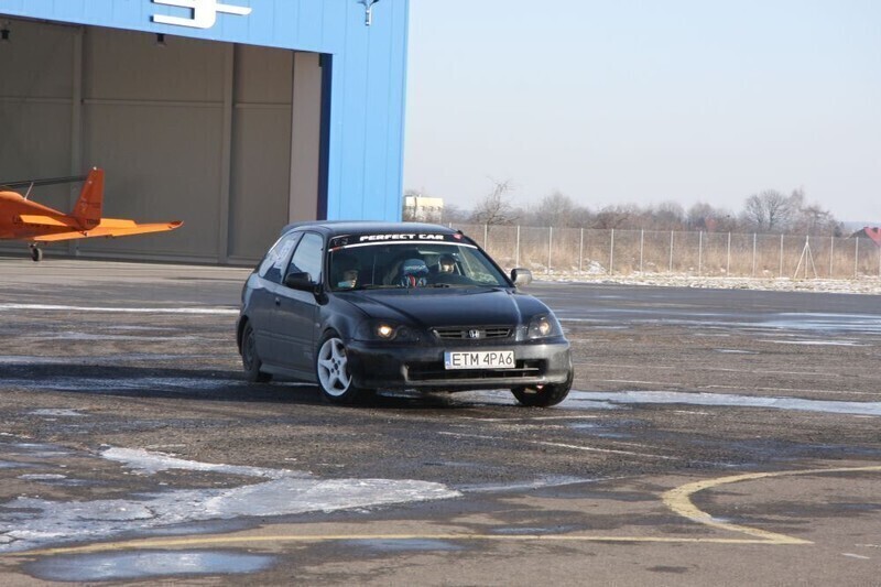 Zdjęcie 5: Pisk opon na lotnisku w Piotrkowie 