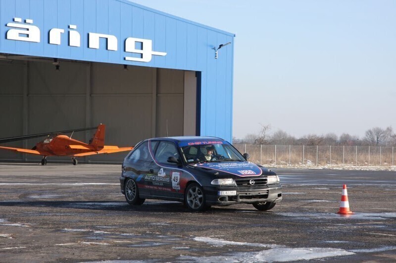 Zdjęcie 7: Pisk opon na lotnisku w Piotrkowie 