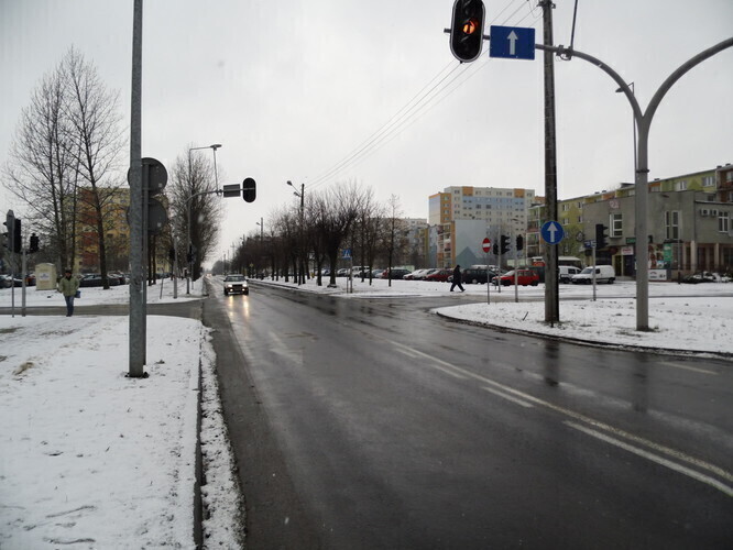Do domu jeżdżą przez parking