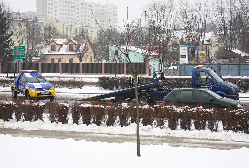 Zdjęcie 2: Dachował w Al. Piłsudskiego