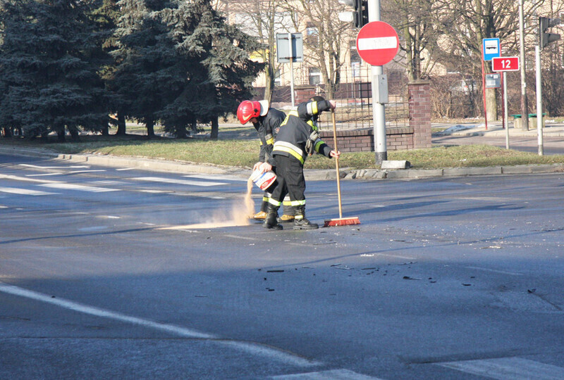 Zdjęcie 2: Kolizja na skrzyżowaniu al. 3 Maja i Al. Kopernika