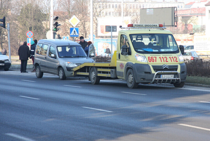 Zdjęcie 3: Kolizja na skrzyżowaniu al. 3 Maja i Al. Kopernika