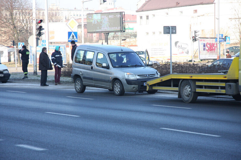 Zdjęcie 4: Kolizja na skrzyżowaniu al. 3 Maja i Al. Kopernika