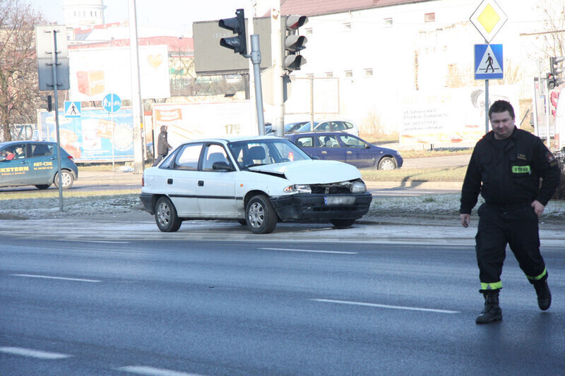 Zdjęcie 5: Kolizja na skrzyżowaniu al. 3 Maja i Al. Kopernika