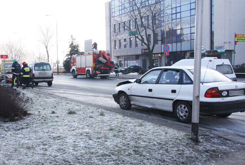 Zdjęcie 9: Kolizja na skrzyżowaniu al. 3 Maja i Al. Kopernika