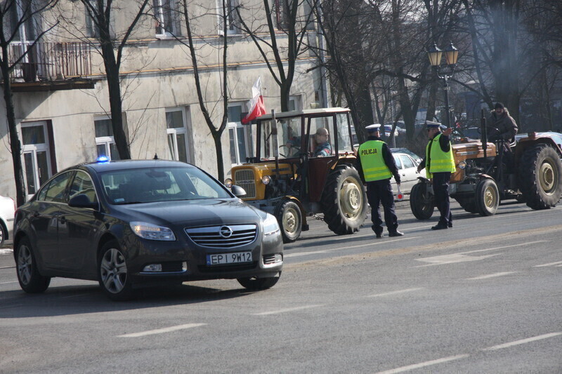 Zdjęcie 4: Rolnicy wręczyli staroście postulaty
