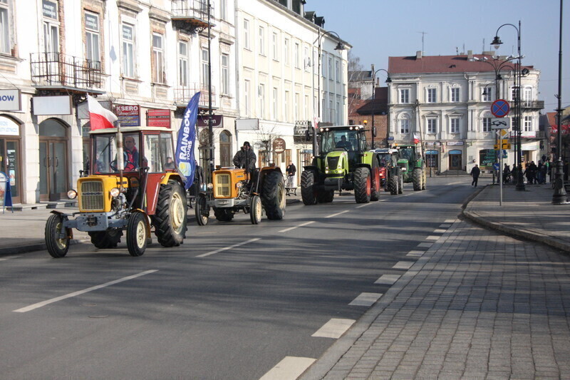 Zdjęcie 5: Rolnicy wręczyli staroście postulaty