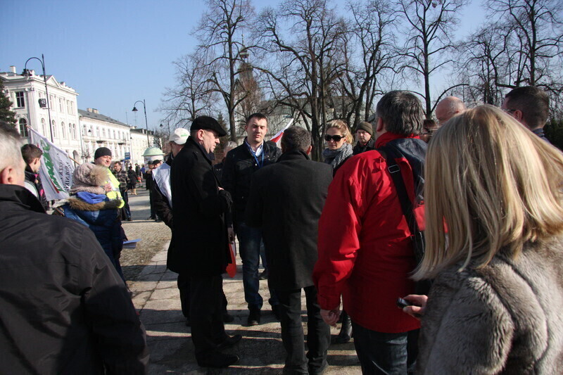 Zdjęcie 8: Rolnicy wręczyli staroście postulaty