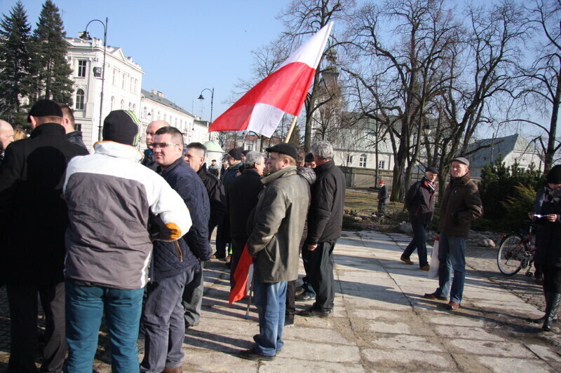 Zdjęcie 11: Rolnicy wręczyli staroście postulaty