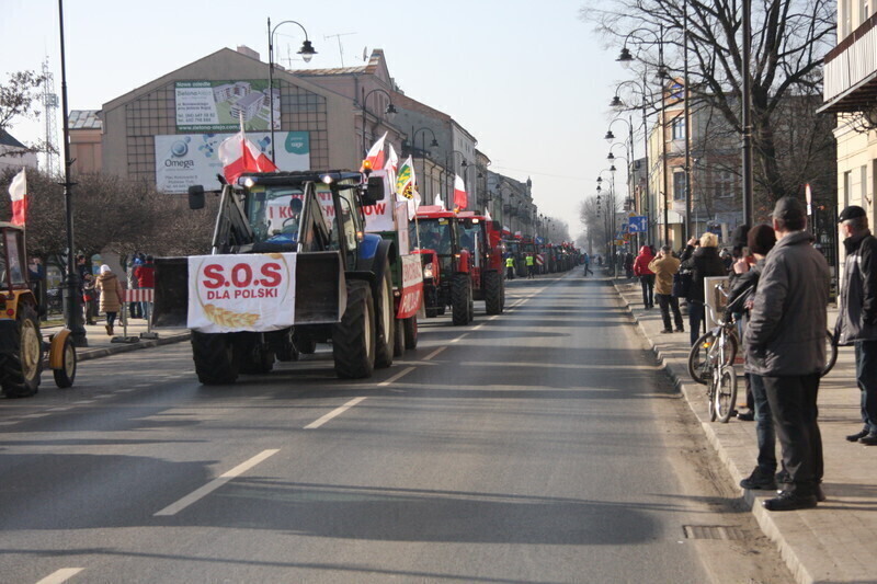 Zdjęcie 13: Rolnicy wręczyli staroście postulaty