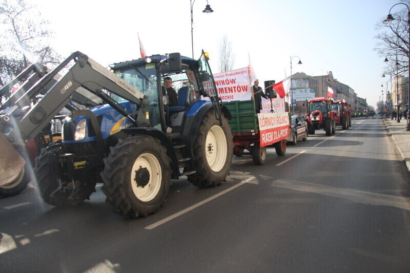Zdjęcie 14: Rolnicy wręczyli staroście postulaty